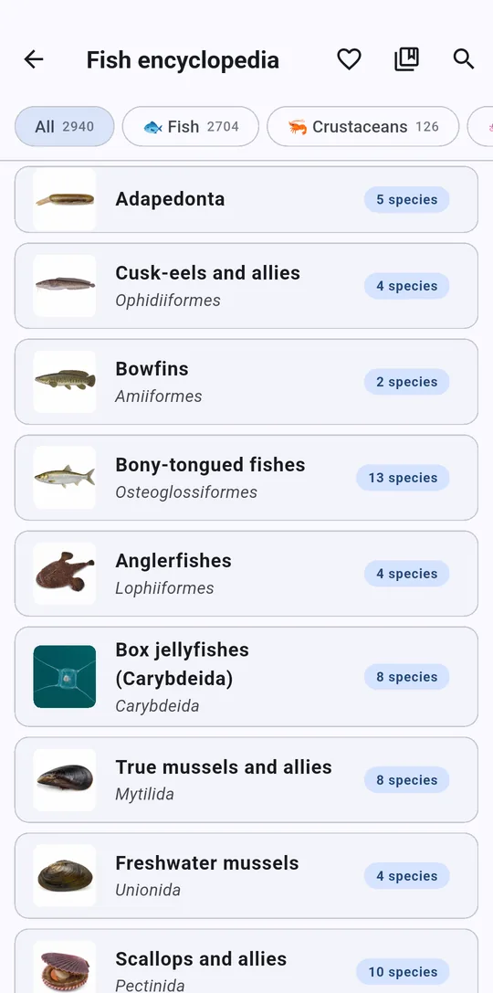 代表種イラスト付きで2,940種を収録した英語表示の魚図鑑画面